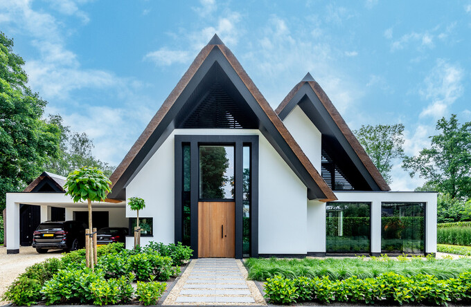 Am Brabantse Wal wurden sechs Lamellensysteme in drei Formen installiert, mit kippbaren Lamellen